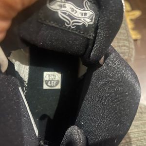 Girls Jordan’s size 4.5 Y